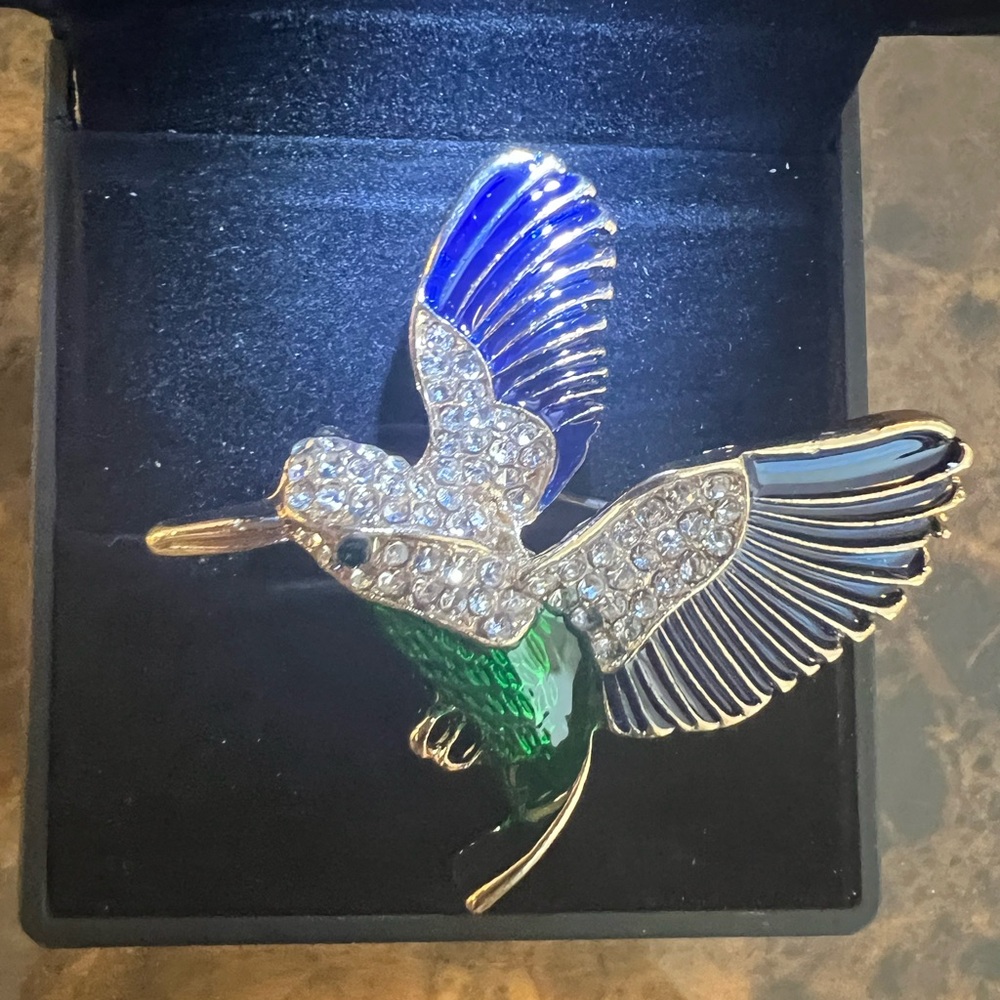 NIB Elegant Hummingbird Brooch with Crystals - Picture 4 of 8